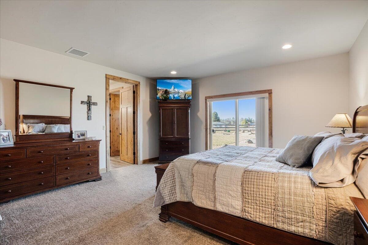 Photo of 6150 NW Kingwood Avenue 15 of 62