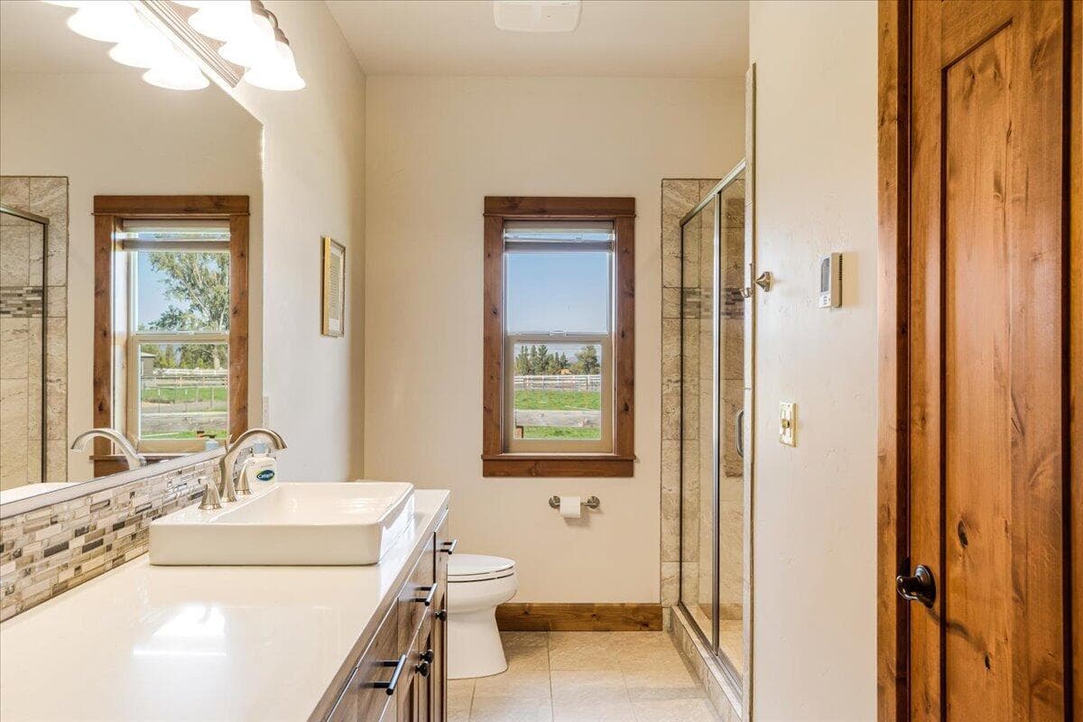 Photo of 6150 NW Kingwood Avenue 21 of 62