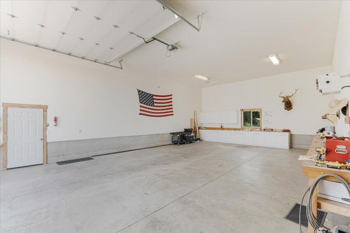 Photo of 6150 NW Kingwood Avenue 28 of 62