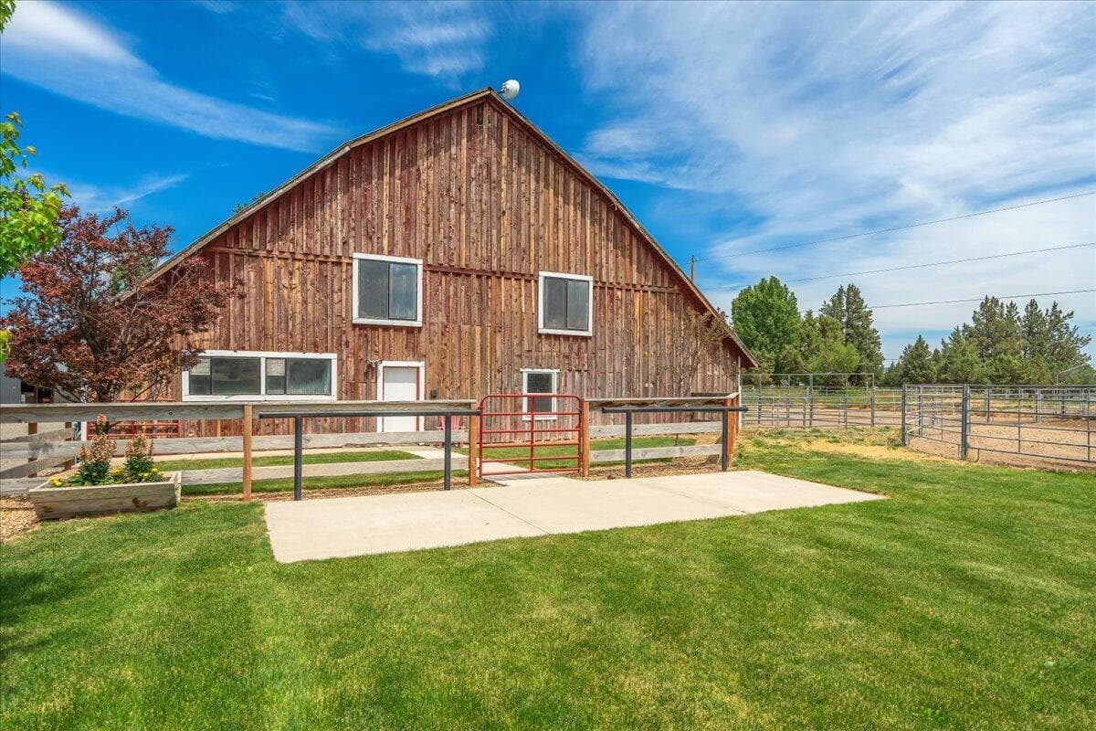 Photo of 6150 NW Kingwood Avenue 41 of 62