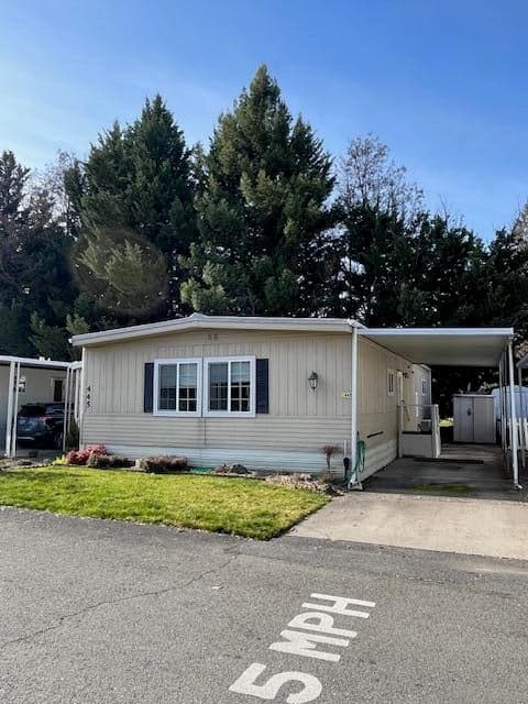 Photo of 445 Ashwood 2 of 26