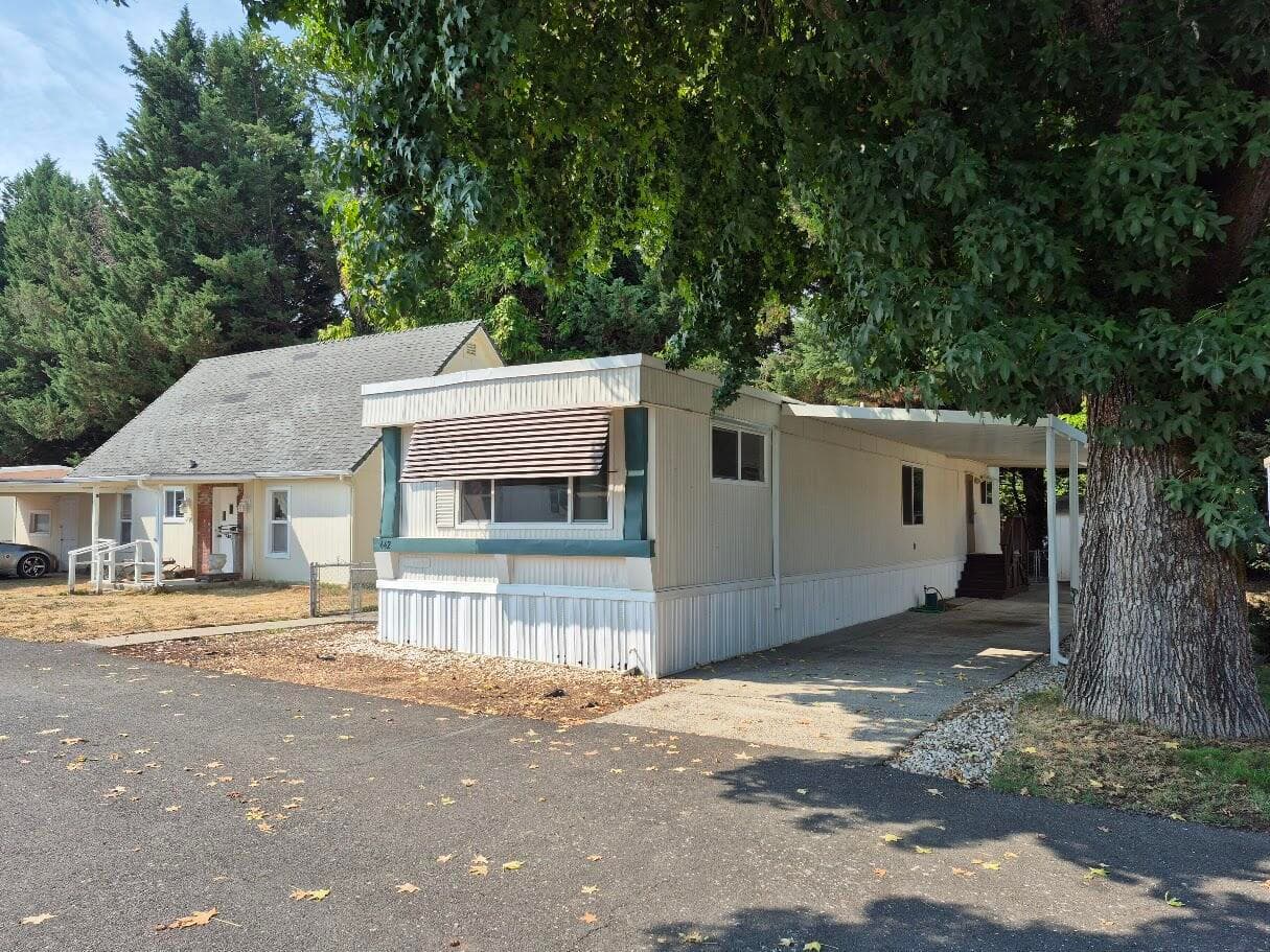 Photo of 442 Ashwood 2 of 25