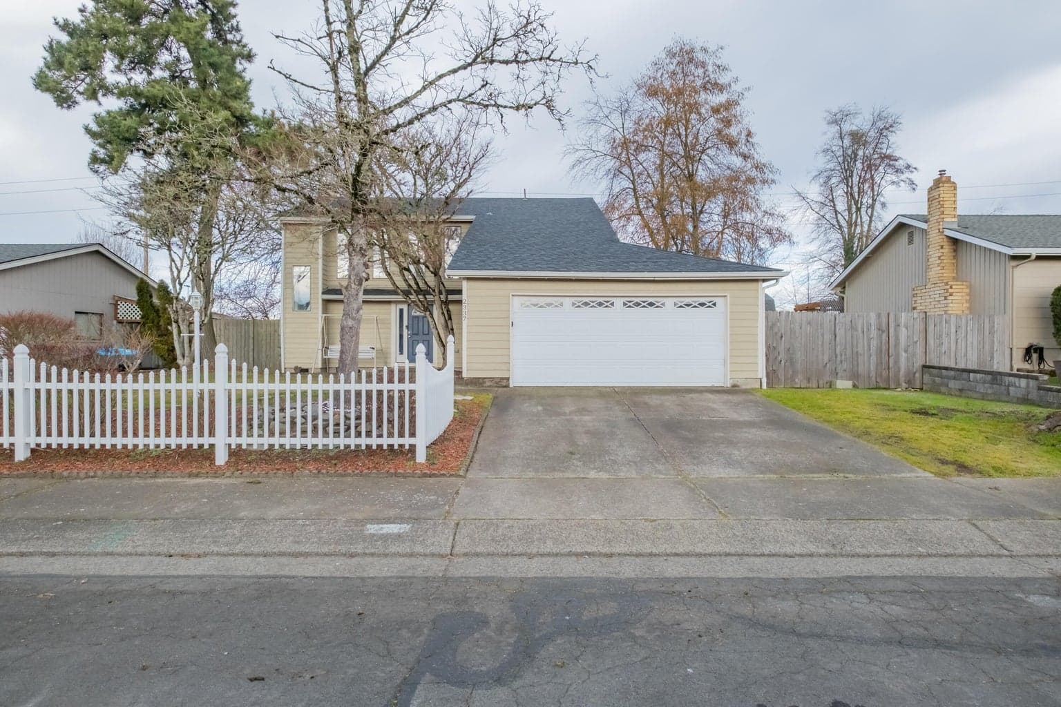 Photo of 2337 40th 1 of 40