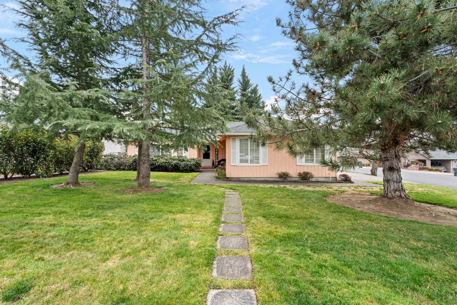 3402 Lone Pine