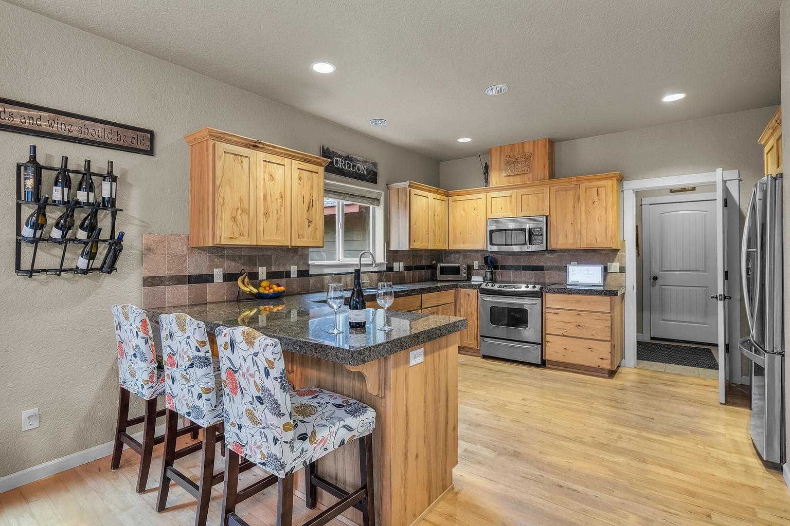 Large kitchen with breakfast bar