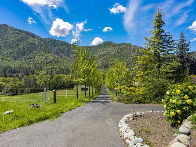 925 Galls Creek, Gold Hill, 97525