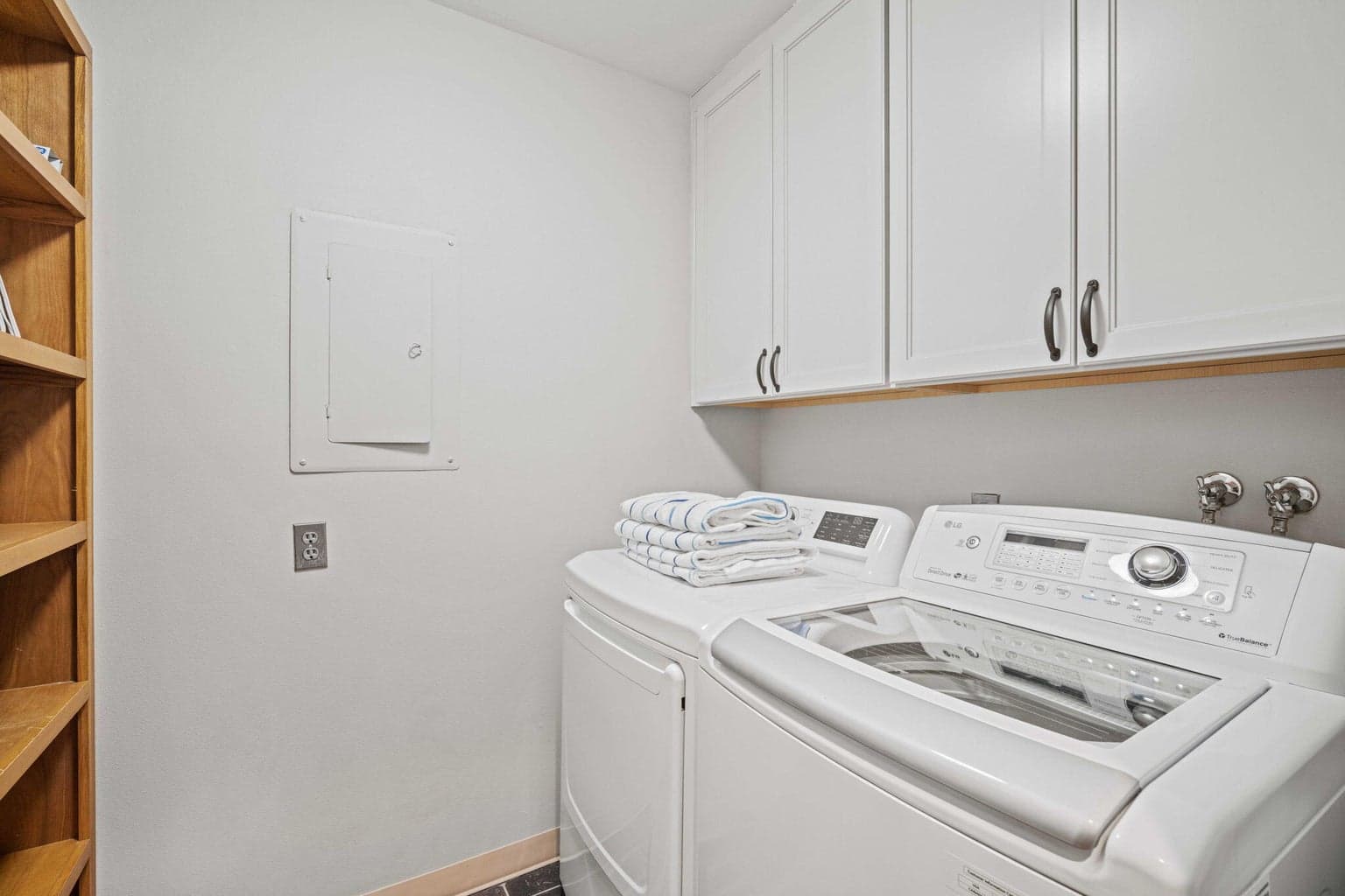 Photo of 57231 Island Road 26 of 32