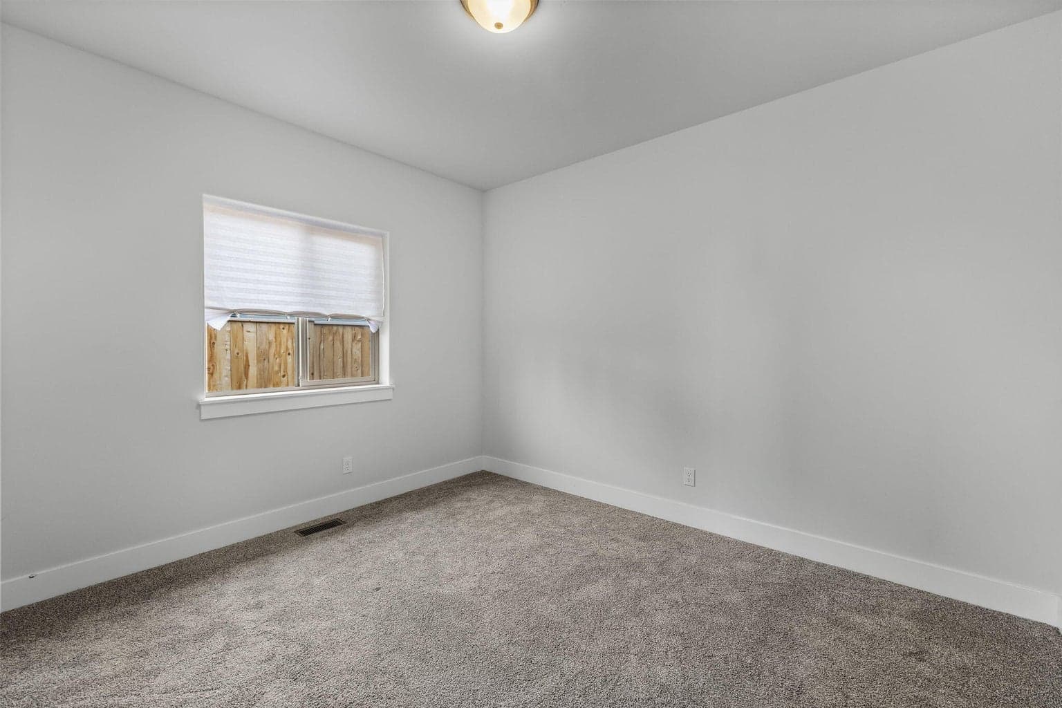 Photo of 16532 Pine Creek Drive 7 of 37