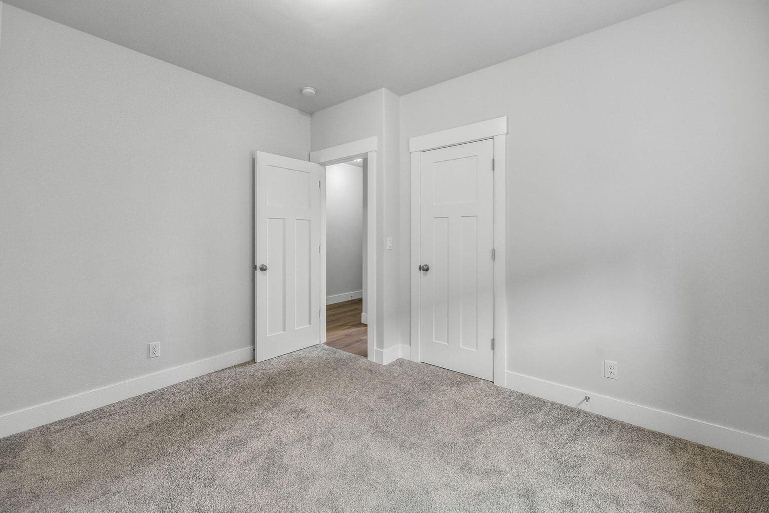Photo of 16532 Pine Creek Drive 8 of 37