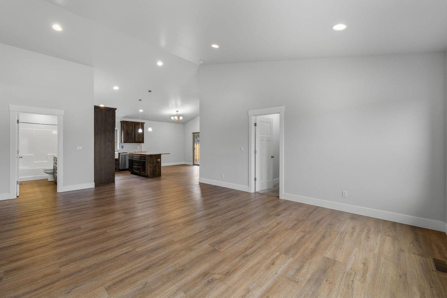 Photo of 16532 Pine Creek Drive 11 of 37