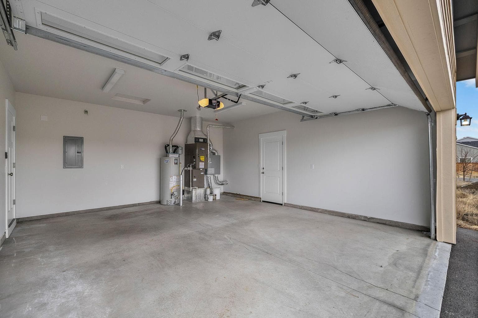 Photo of 16532 Pine Creek Drive 26 of 37