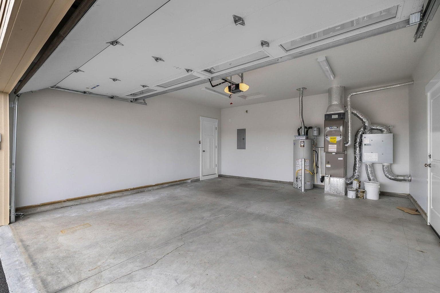 Photo of 16532 Pine Creek Drive 27 of 37