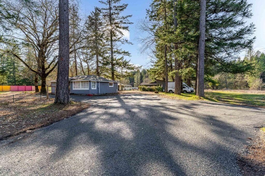 Photo of 2574 Rockydale 3 of 43