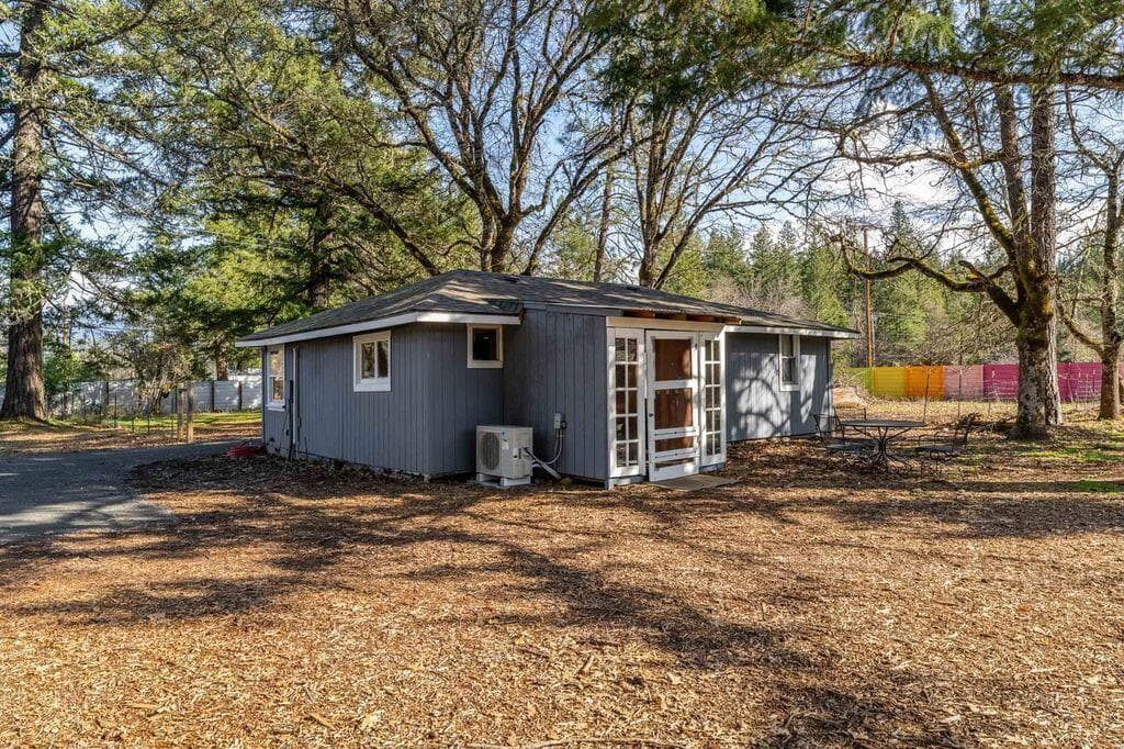 Photo of 2574 Rockydale 2 of 43