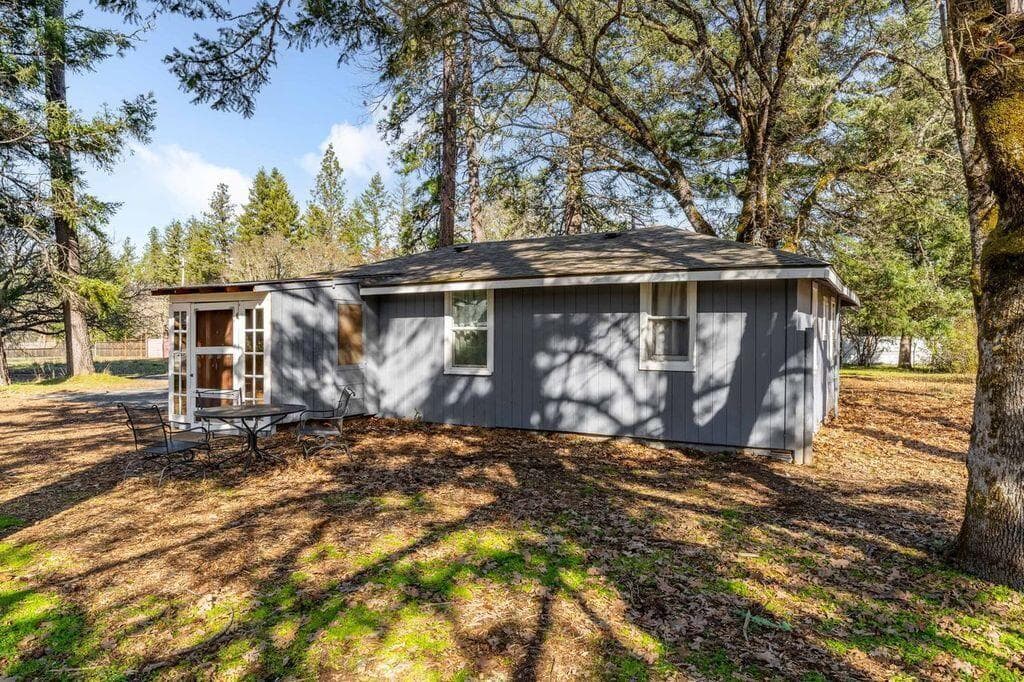 Photo of 2574 Rockydale 4 of 43