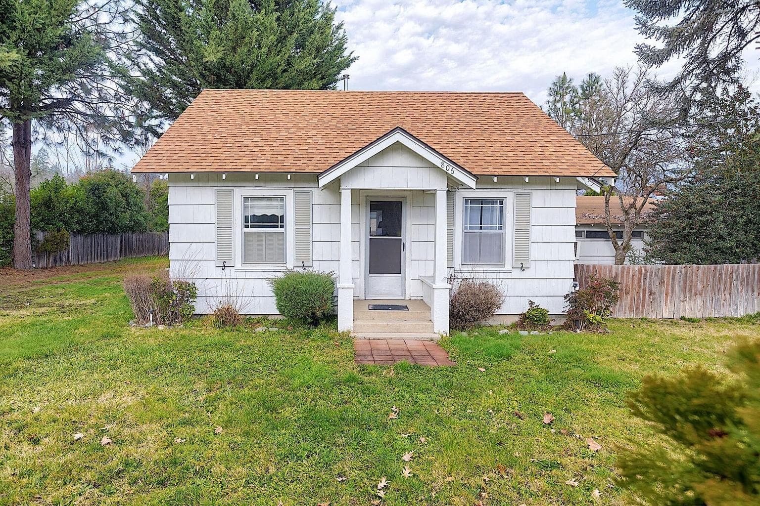 Photo of 806 Grandview 1 of 39