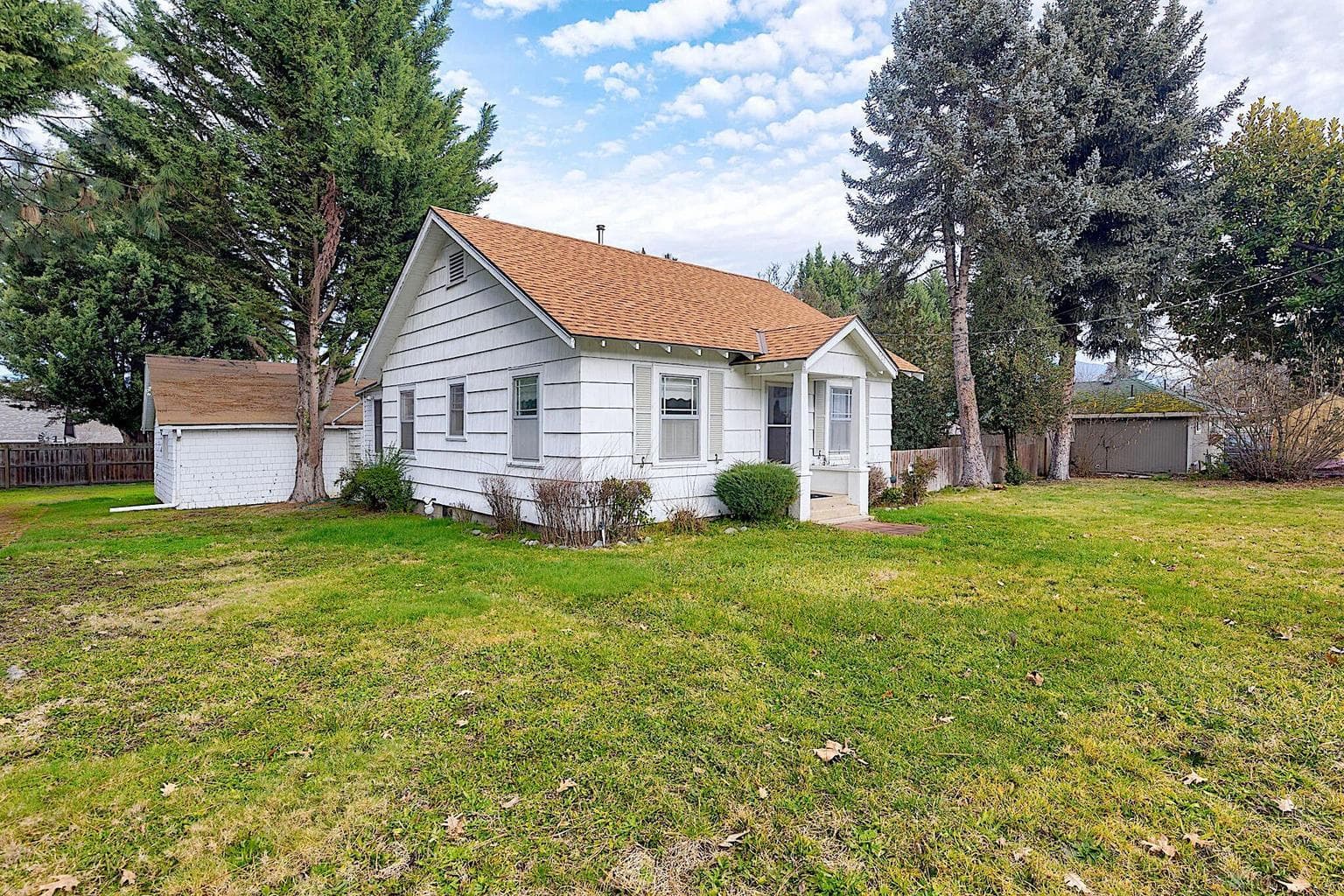 Photo of 806 Grandview 2 of 39