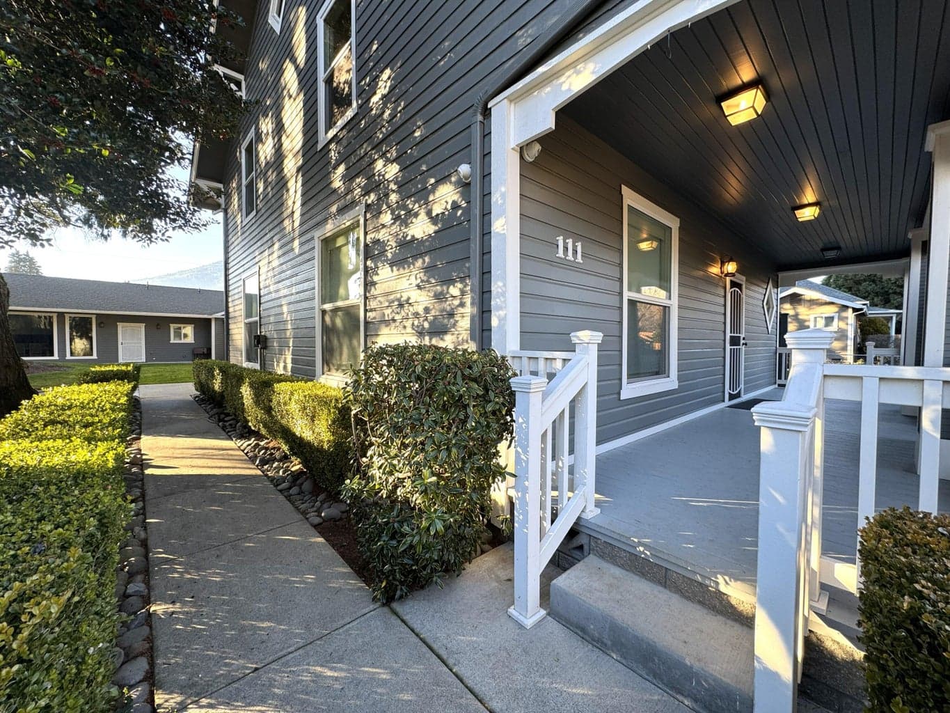 Walkway to back building