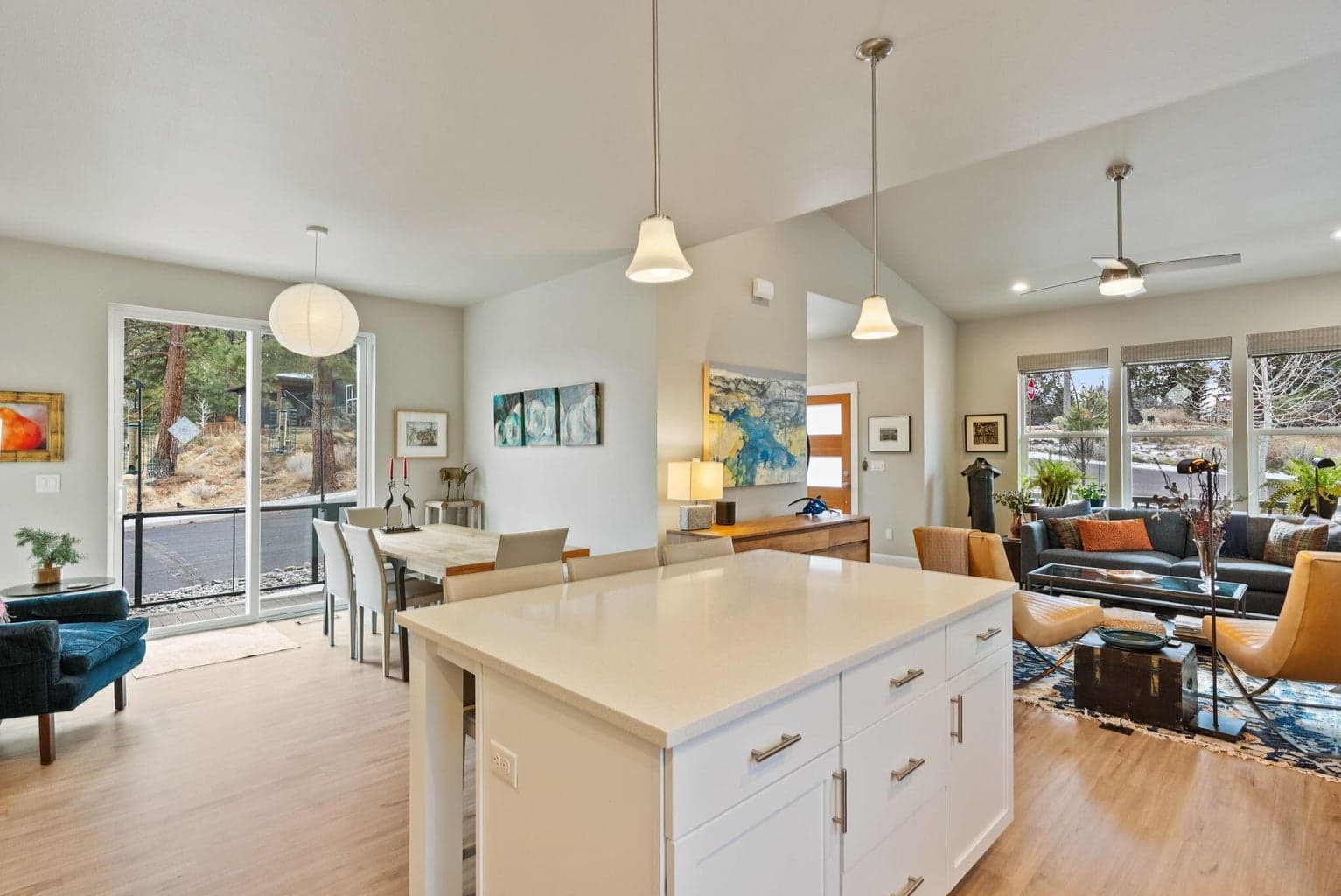 Quartz countertops & high-end appliances