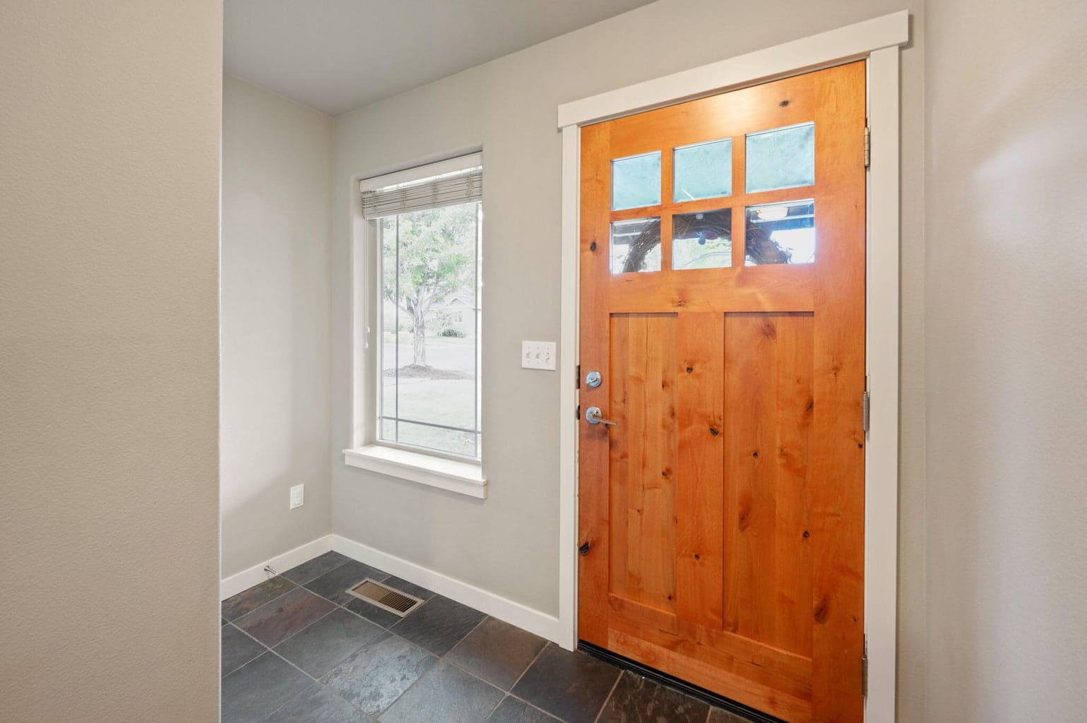 Photo of 633 Glengarry 5 of 37