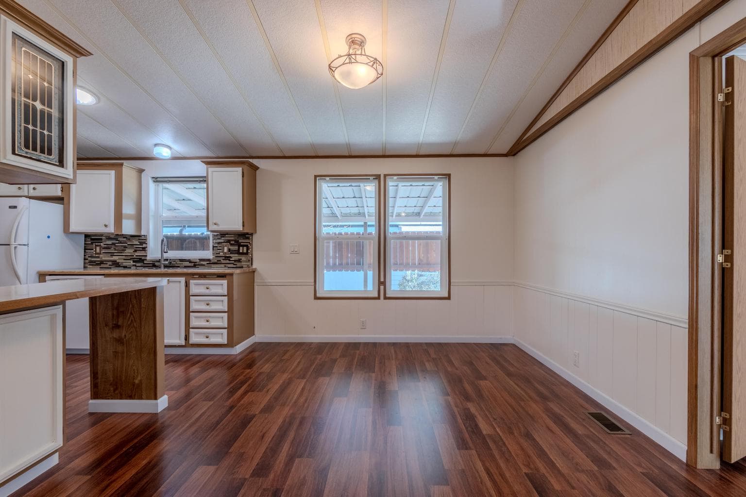 Photo of 215 Tolman Creek 4 of 21