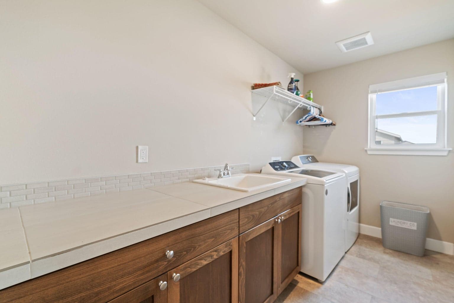 Photo of 280 NW Double Eagle Avenue 10 of 36