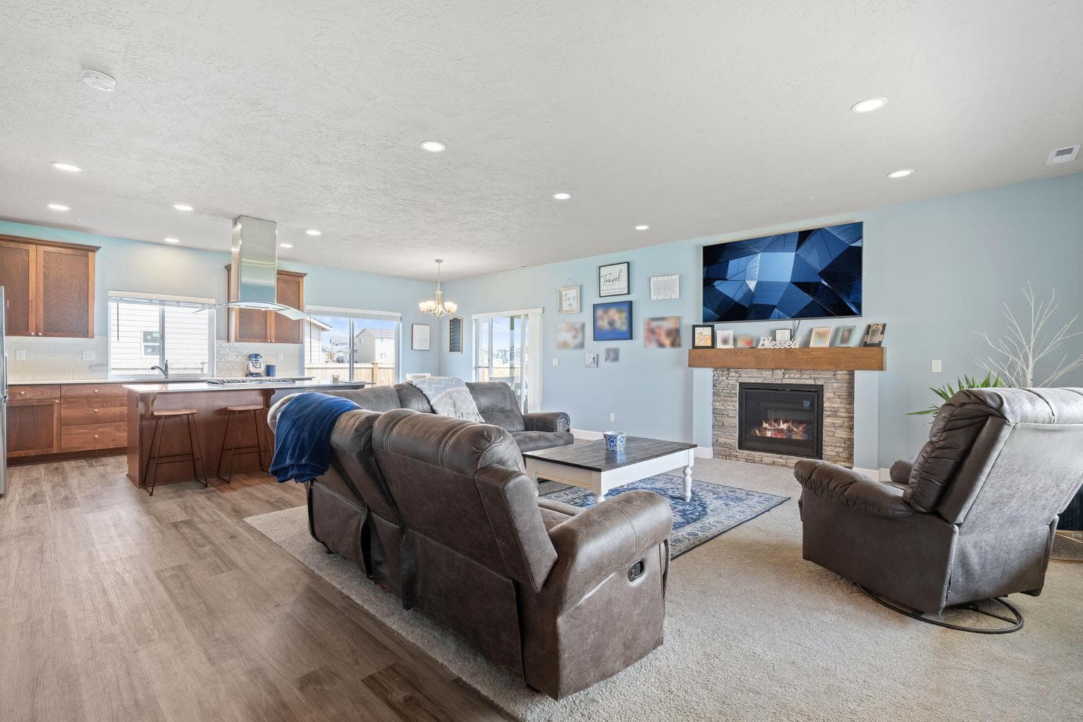 Photo of 280 NW Double Eagle Avenue 13 of 36
