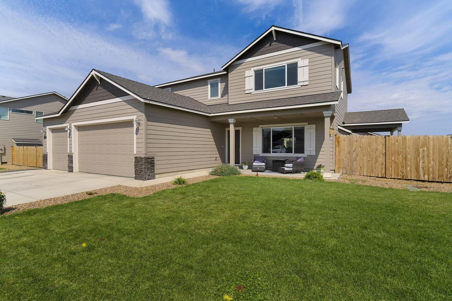 Photo of 280 NW Double Eagle Avenue 2 of 36