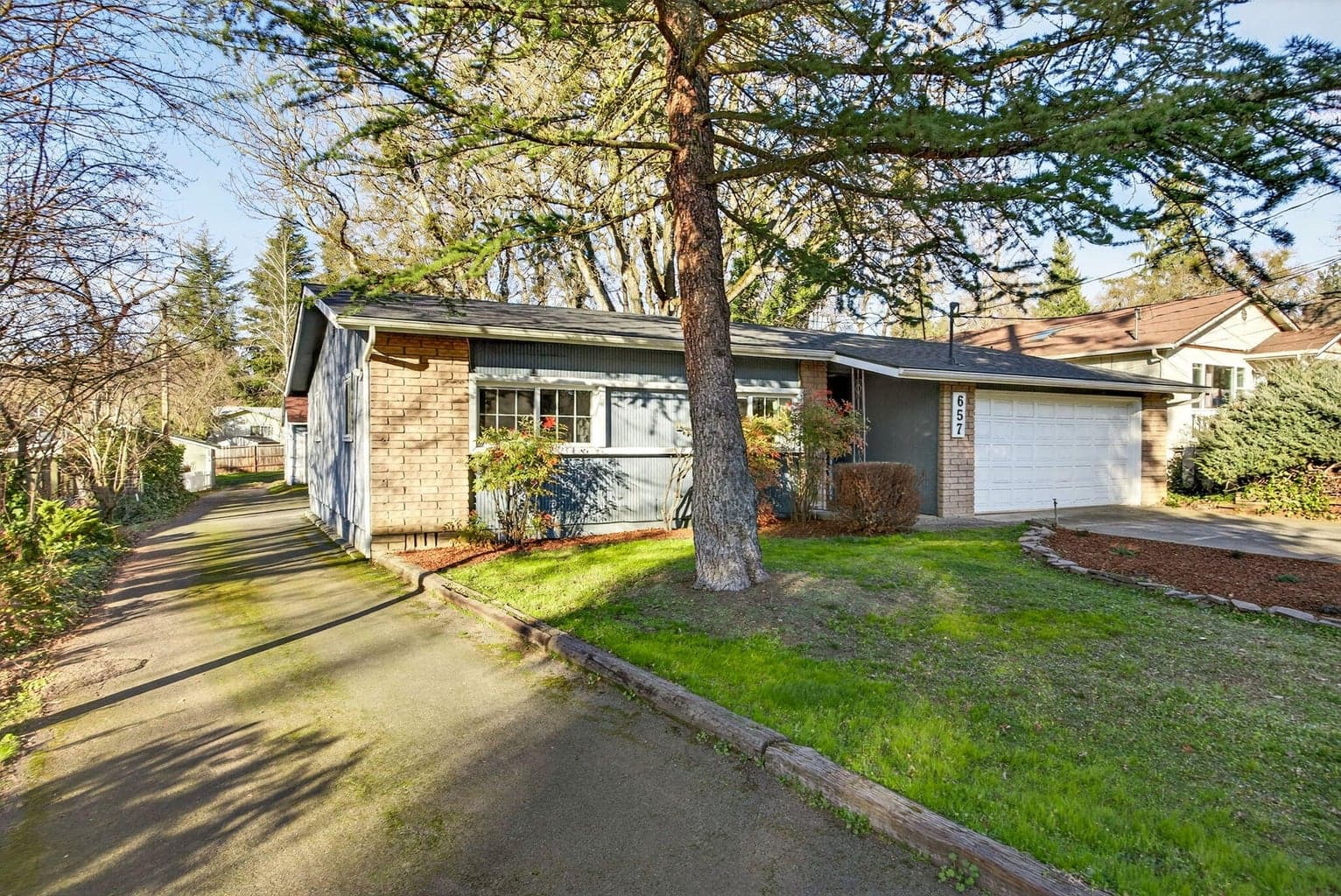 Photo of 657 Keene Way 2 of 36