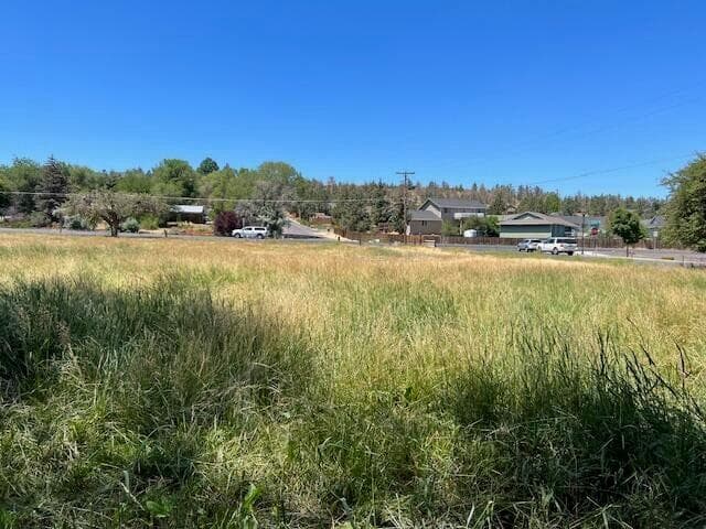 Photo of 585 Fairgrounds 5 of 12
