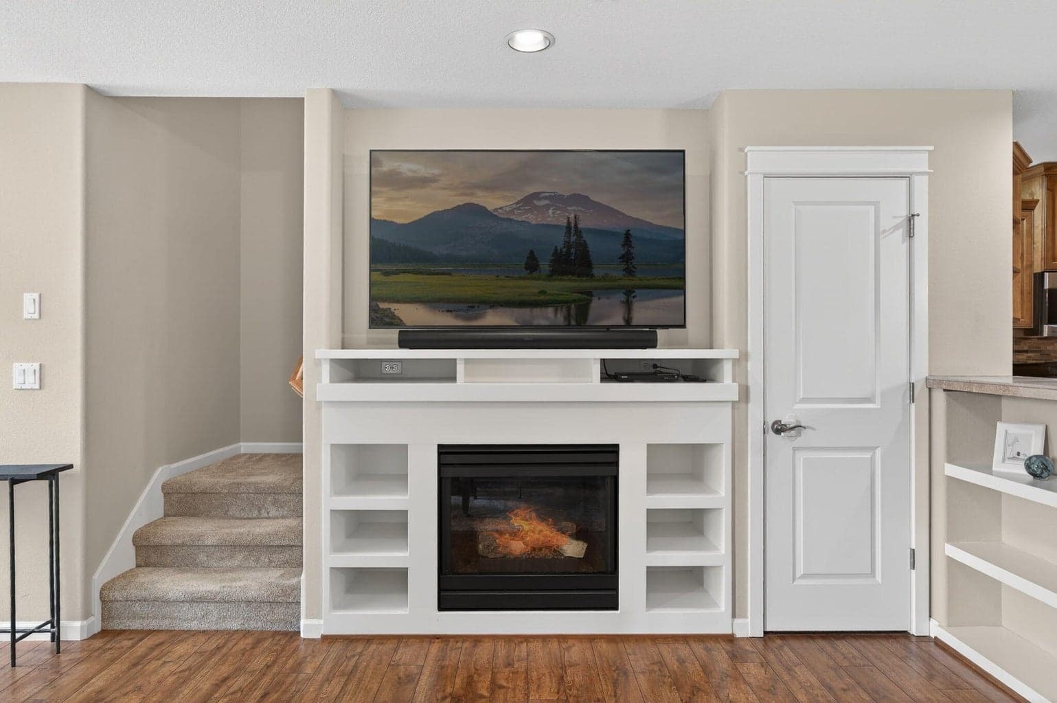Fireplace & Built-Ins