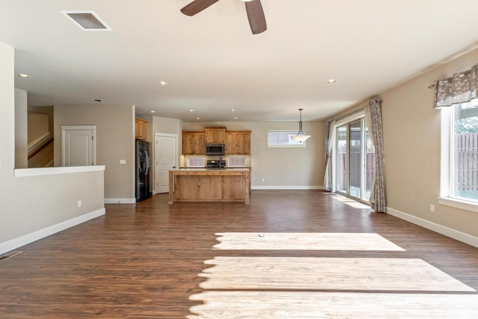 Photo of 950 NE Steins Pillar Drive 6 of 45