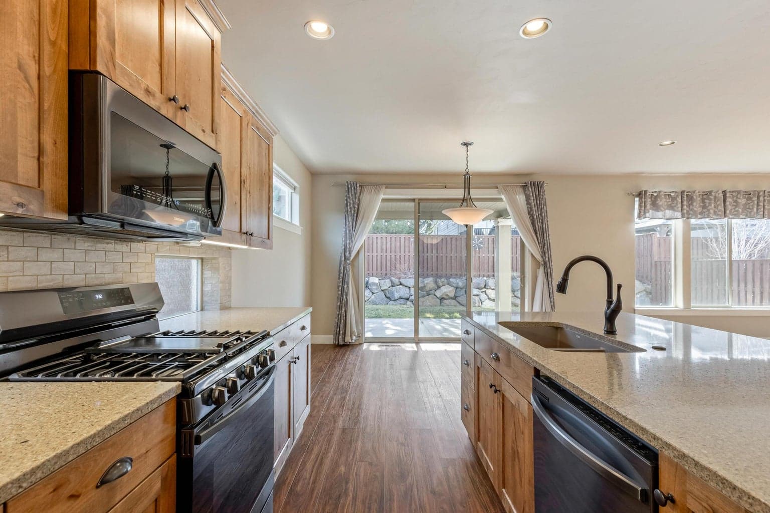 Photo of 950 NE Steins Pillar Drive 9 of 45