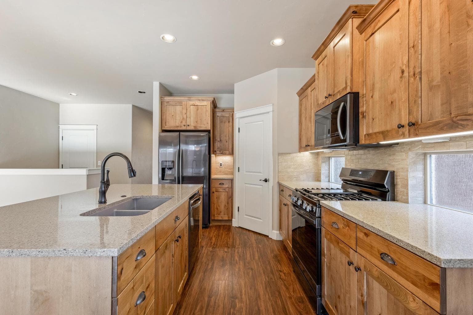 Photo of 950 NE Steins Pillar Drive 10 of 45