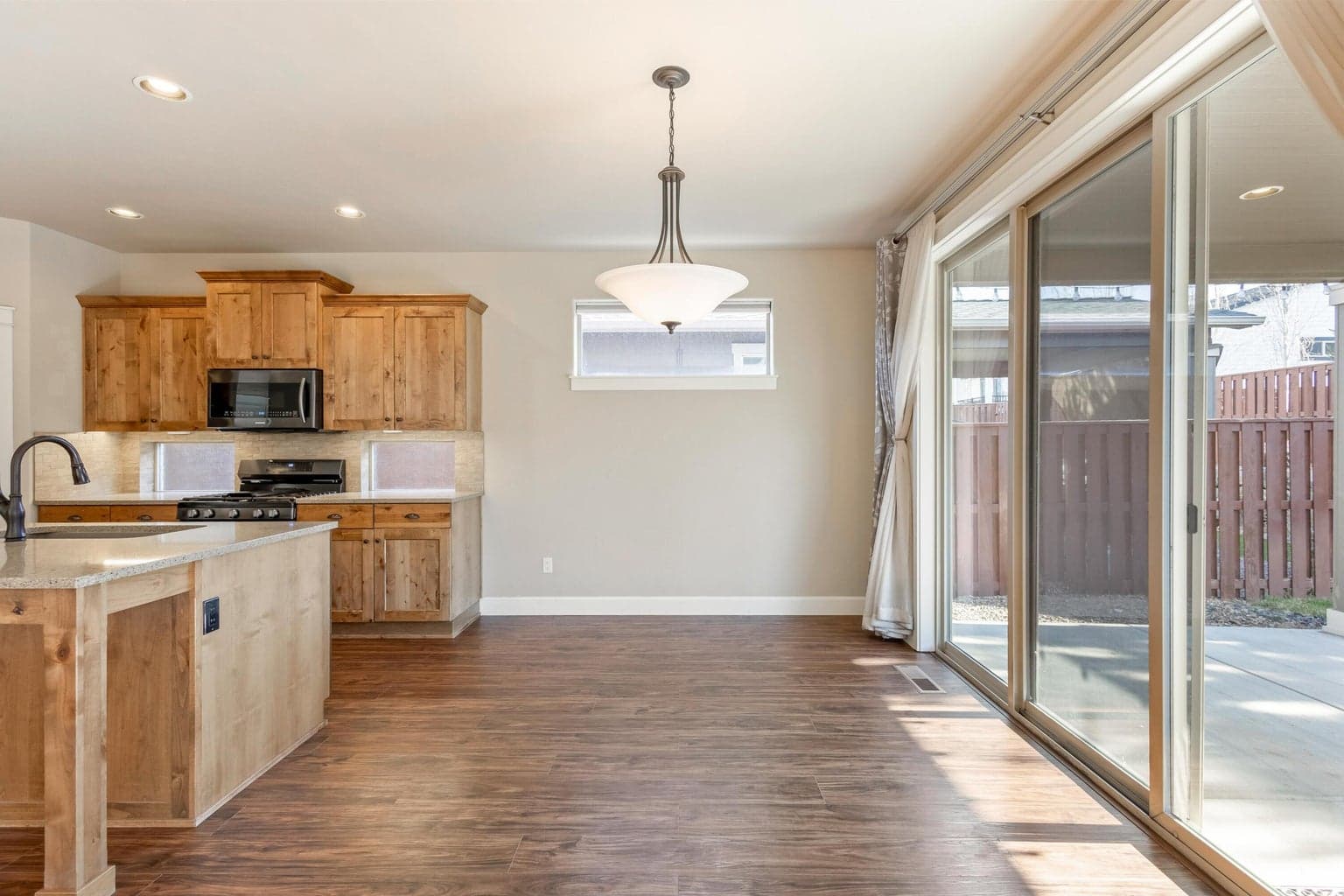 Photo of 950 NE Steins Pillar Drive 12 of 45
