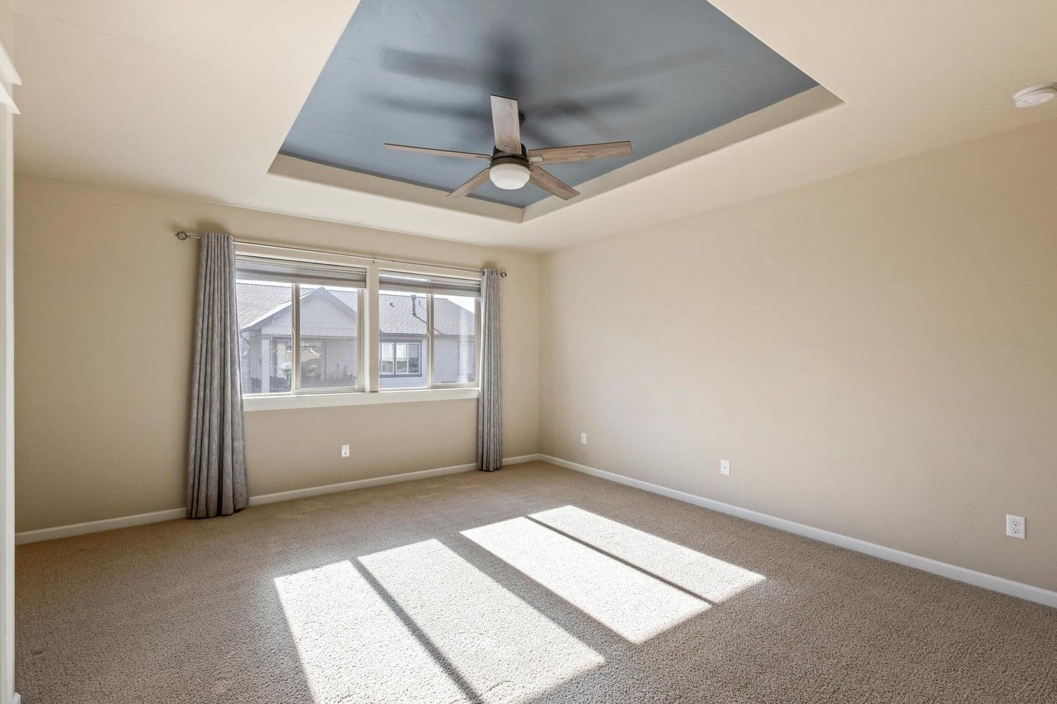 Photo of 950 NE Steins Pillar Drive 13 of 45