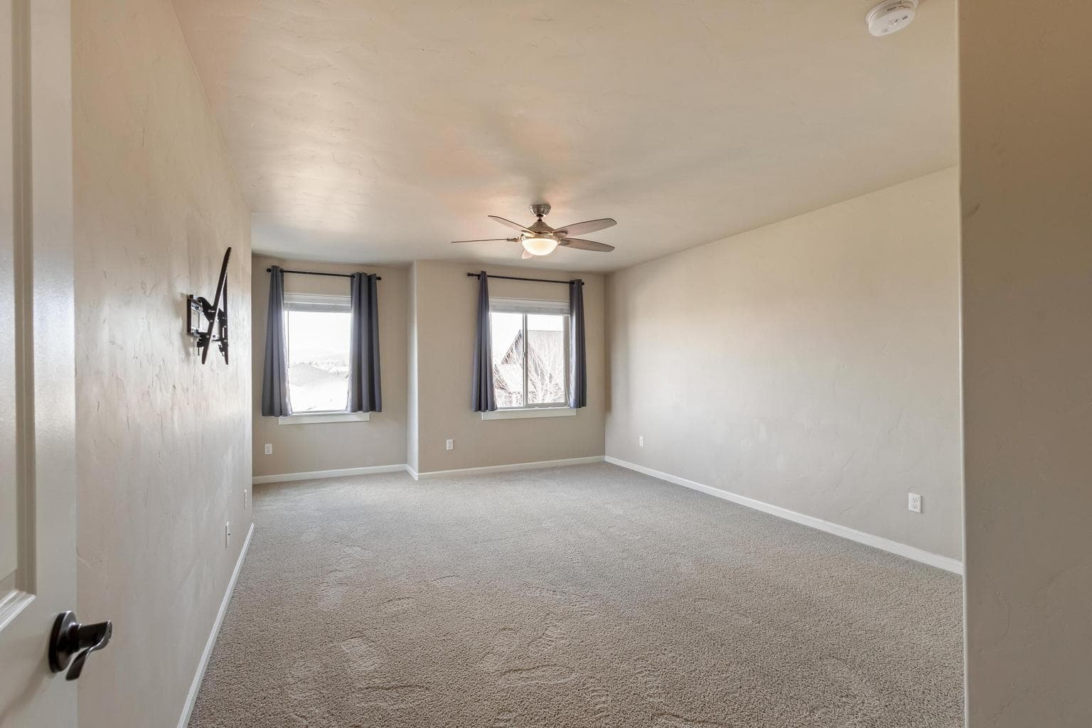 Photo of 950 NE Steins Pillar Drive 19 of 45