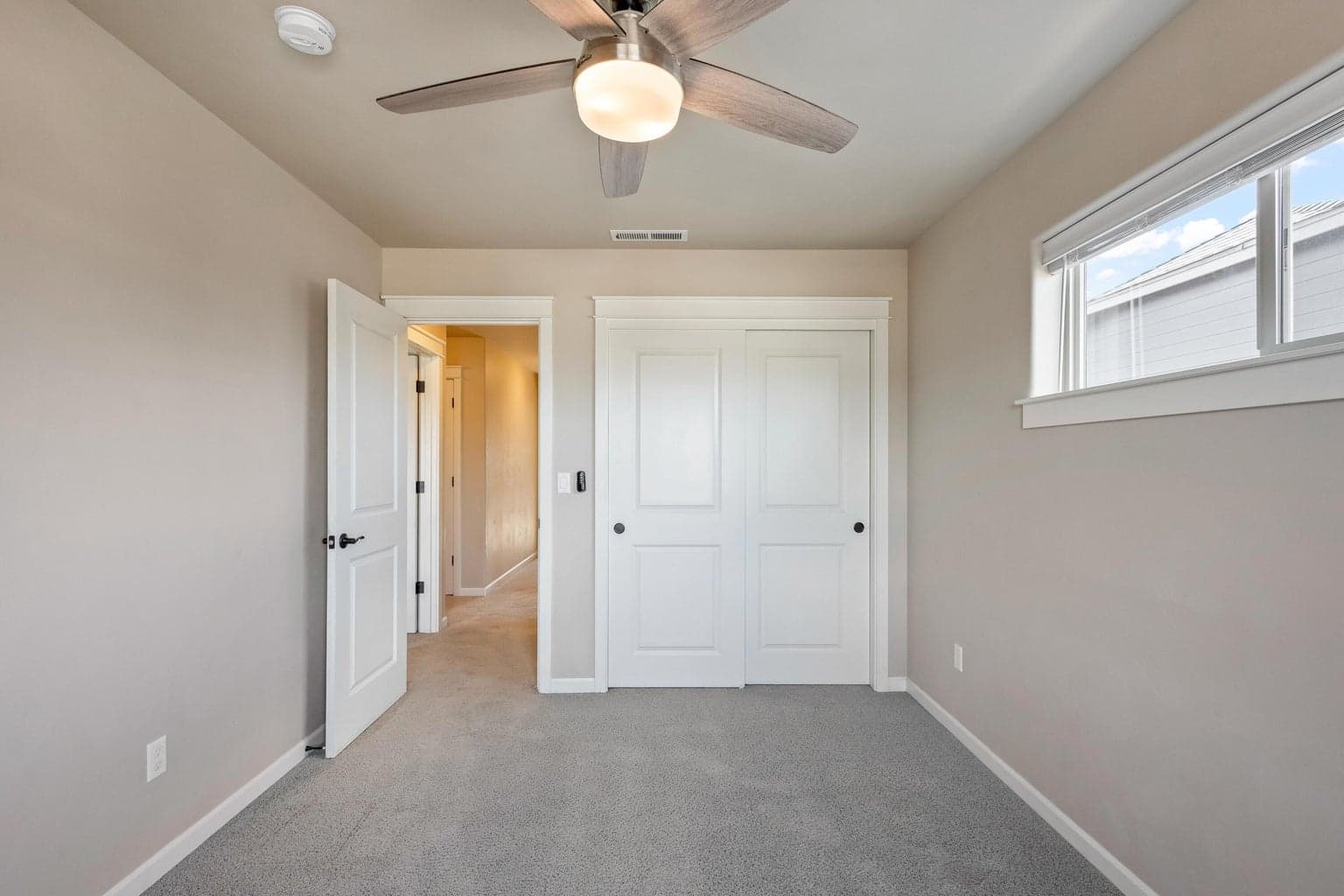 Photo of 950 NE Steins Pillar Drive 21 of 45