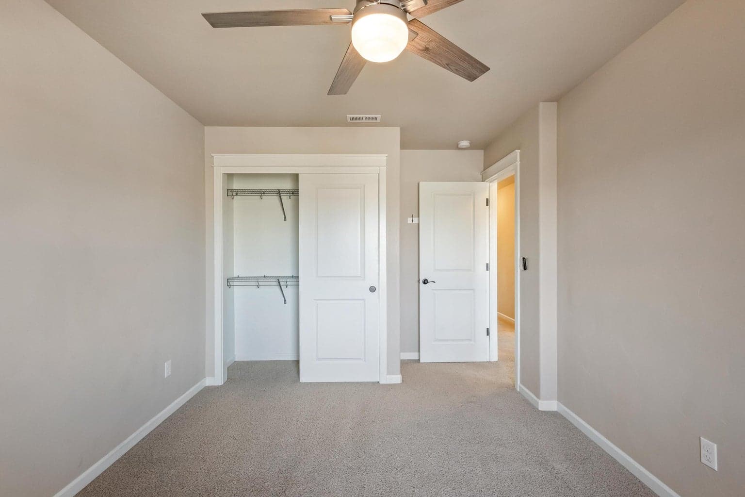 Photo of 950 NE Steins Pillar Drive 23 of 45