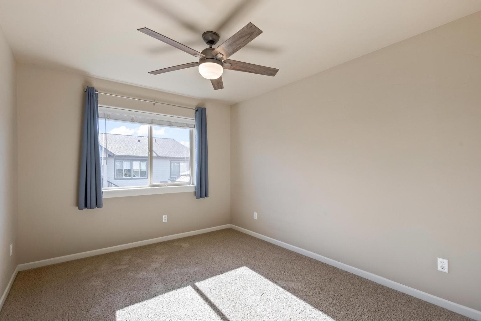 Photo of 950 NE Steins Pillar Drive 25 of 45
