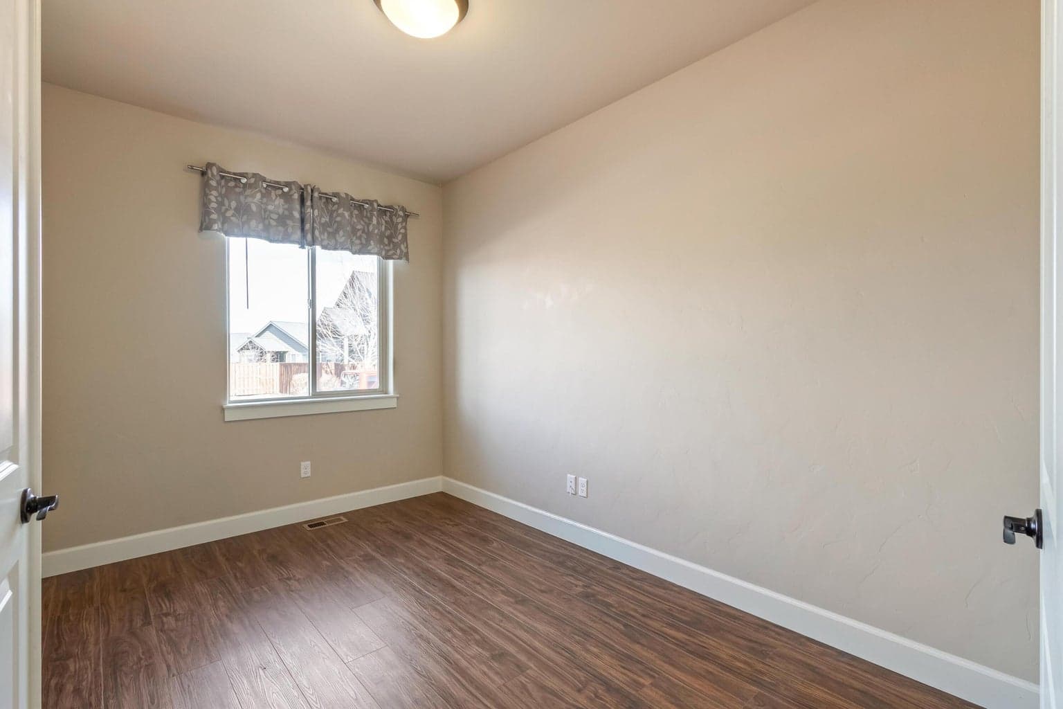 Photo of 950 NE Steins Pillar Drive 28 of 45