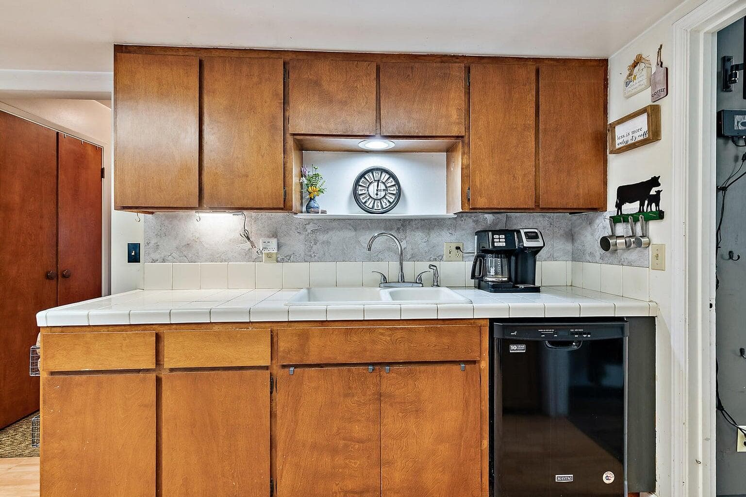 Photo of 5461 Riverbanks 4 of 33