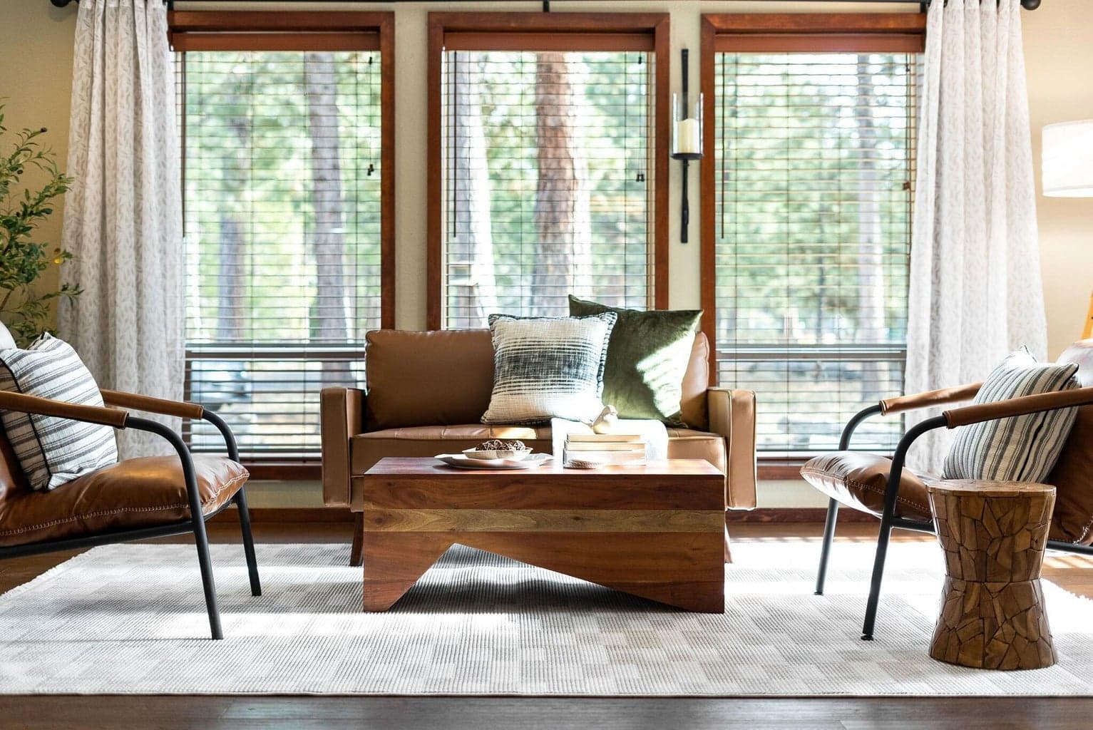 Open, comfortable living with natural light and a layout that makes everyday life easy.