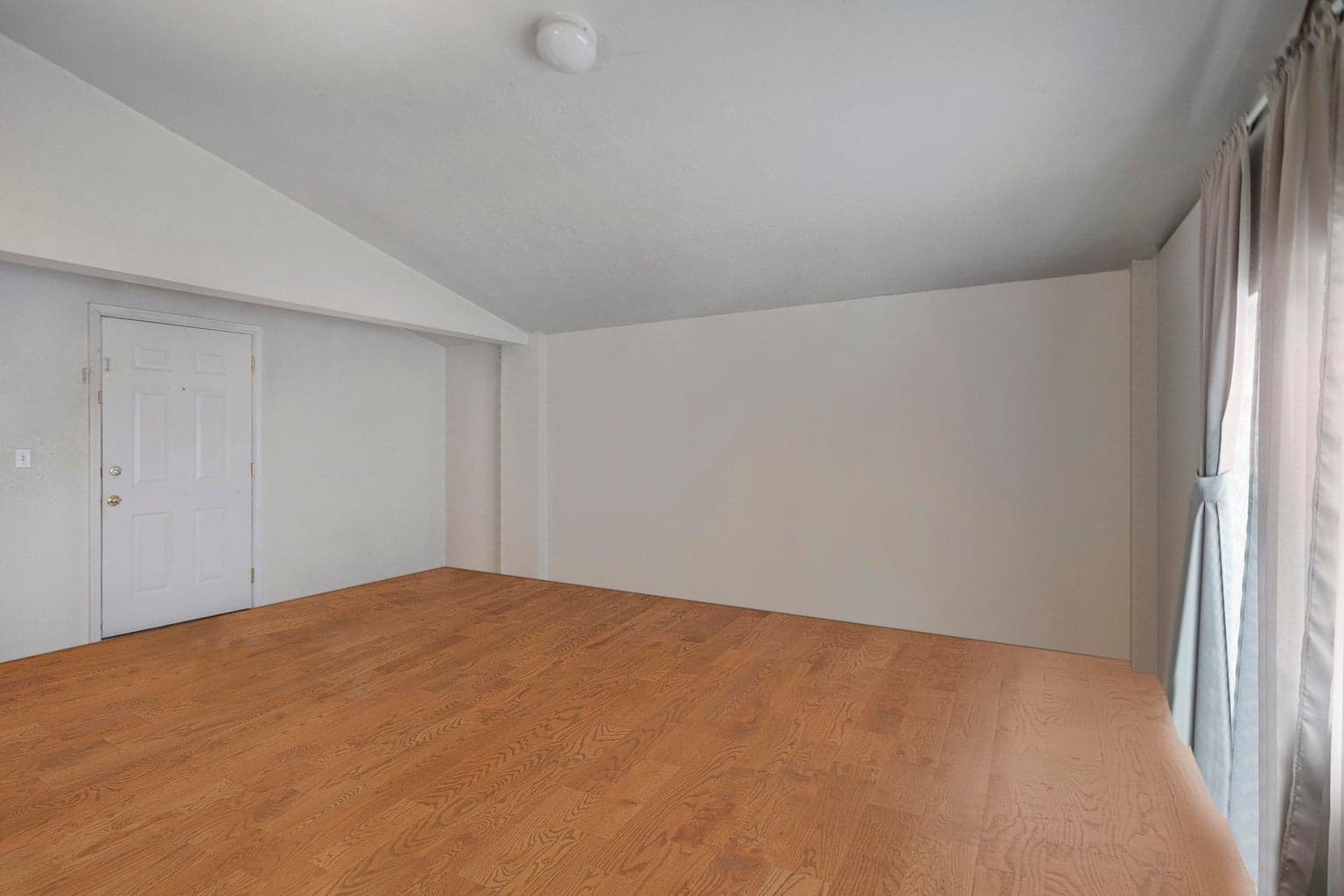 Photo of 1505 NW Harwood Street 6 of 16