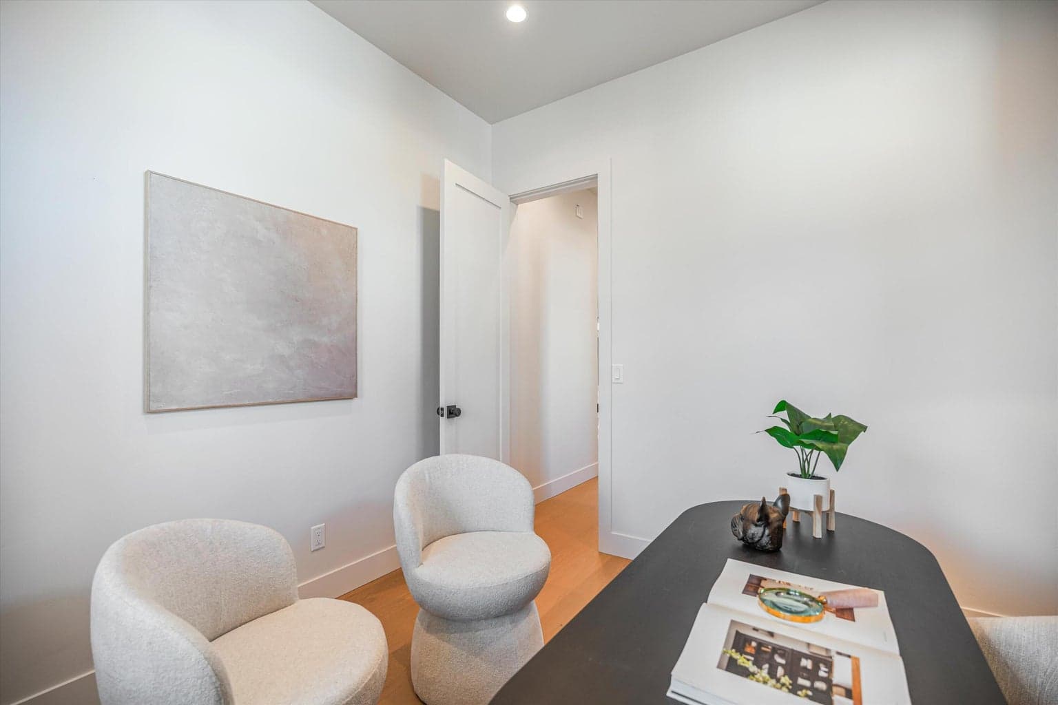 Photo of 3412 NW Sullivan Avenue 23 of 53