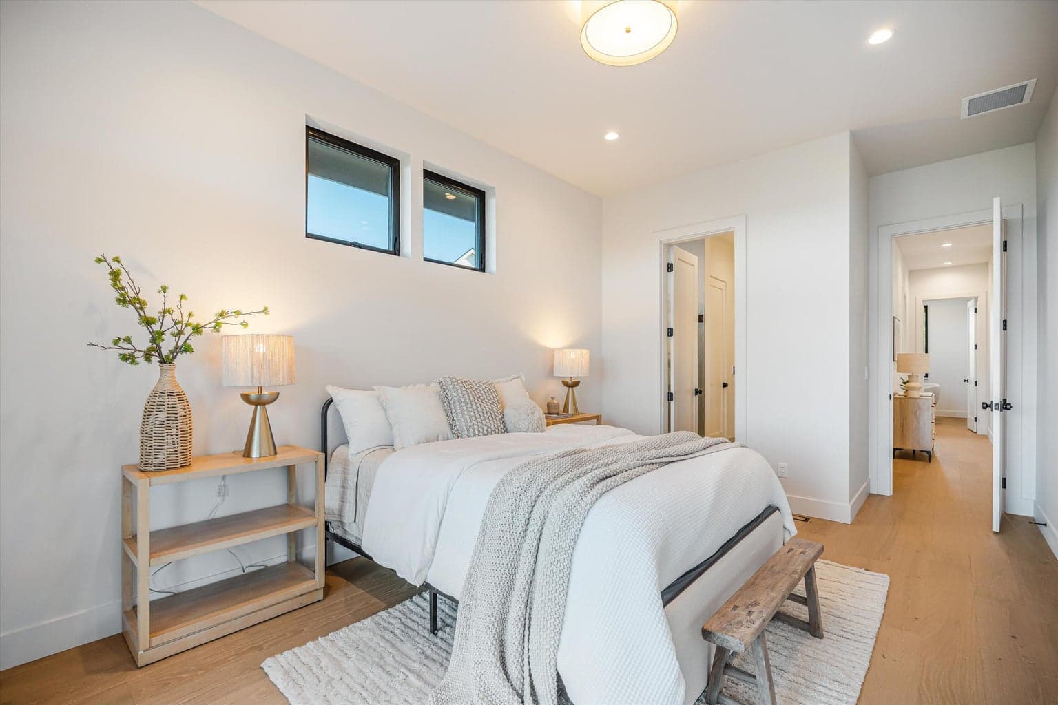 Photo of 3412 NW Sullivan Avenue 17 of 53