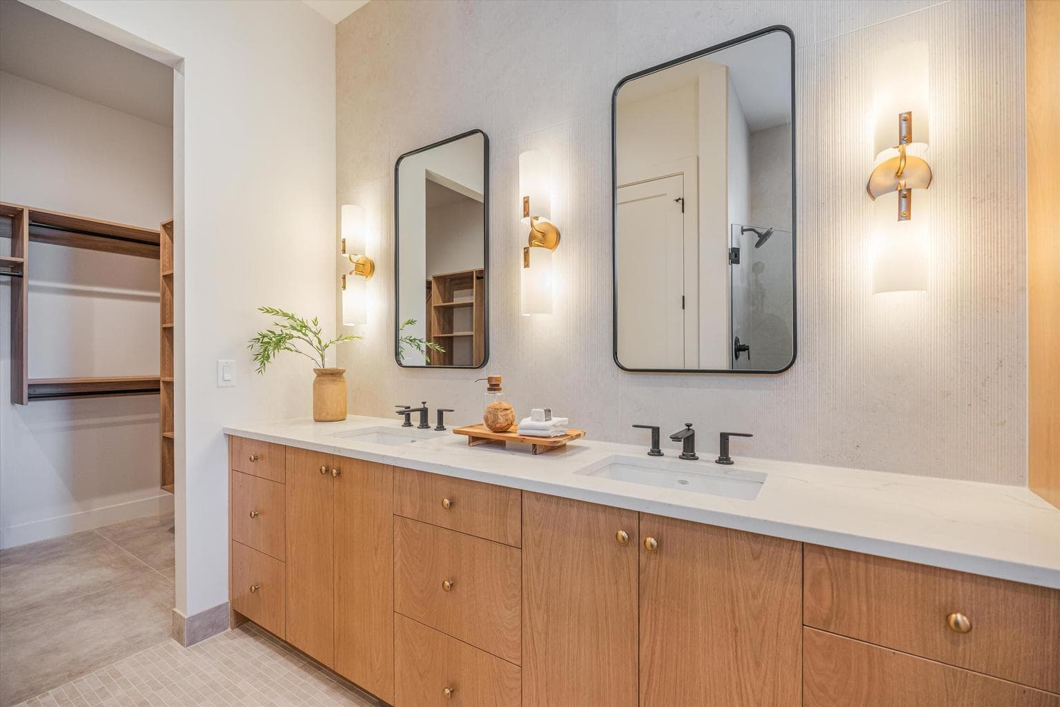 Photo of 3412 NW Sullivan Avenue 18 of 53
