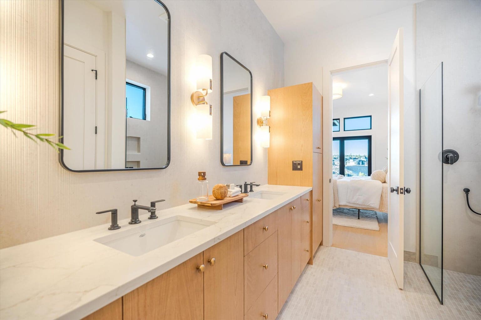 Photo of 3412 NW Sullivan Avenue 21 of 53