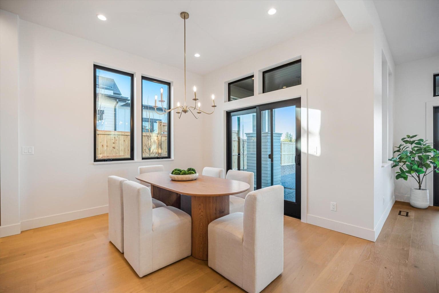 Photo of 3412 NW Sullivan Avenue 15 of 53