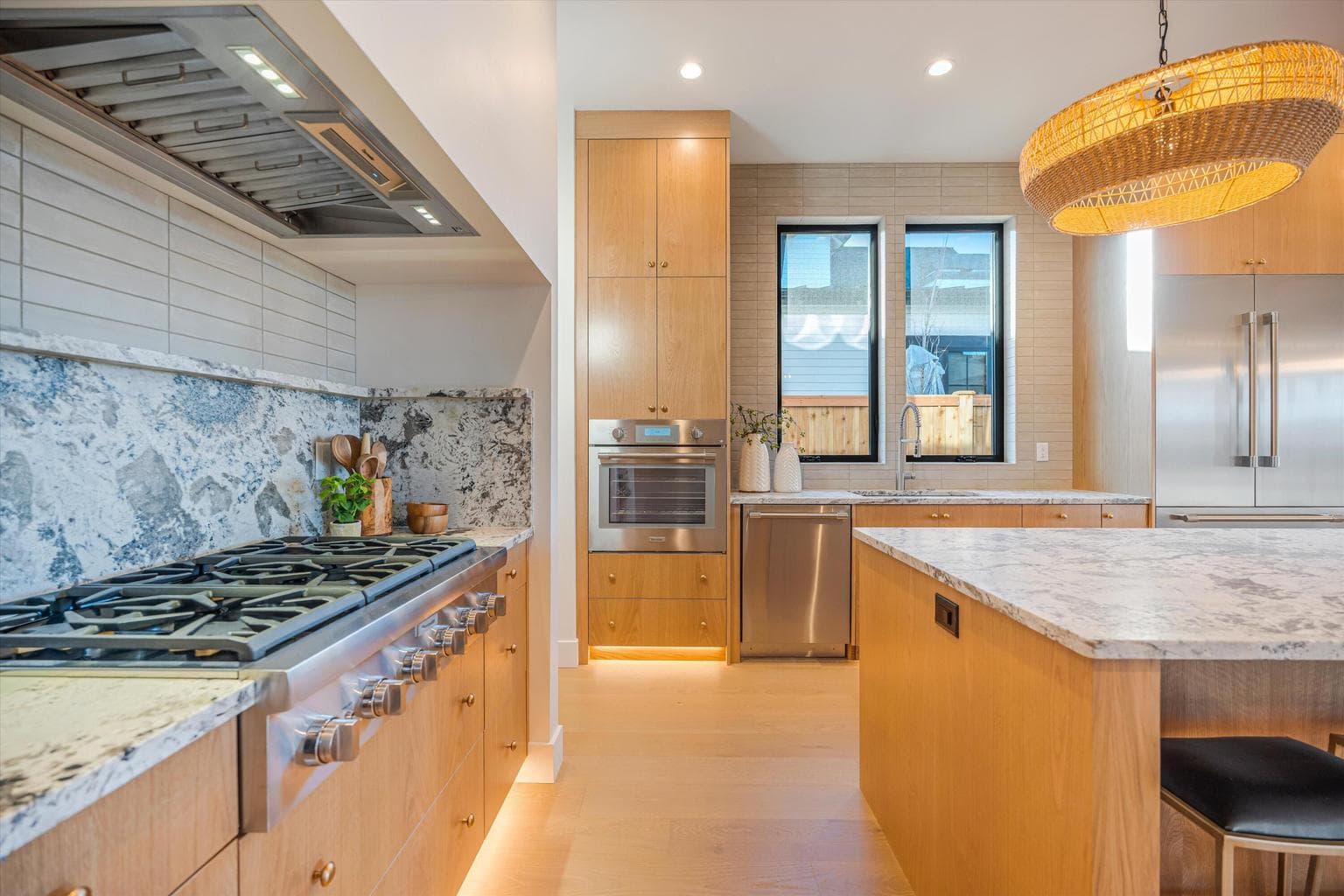 Photo of 3412 NW Sullivan Avenue 11 of 53